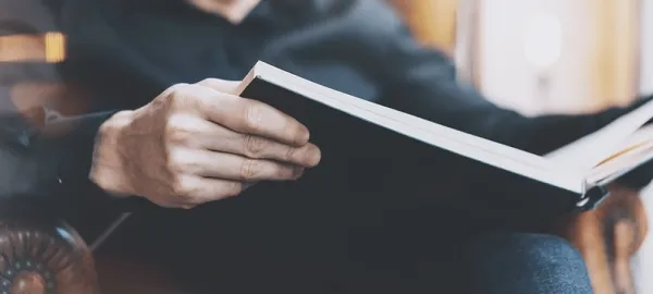 Список захватывающих и реально полезных книг для холодных вечеров